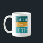 Tata braucht Kaffee-Tasse Kaffeetasse<br><div class="desc">Tata braucht Kaffee-Tasse. Diese niedliche Kaffee-Tasse ist das ideale Geschenk für jeden Vater, dessen Kinder ihn Tata statt Vater nennen. (Tata bedeutet Vater oder Vater in Tschechisch, Polnisch, Kroatisch und Rumänisch.) Diese lustige Tasse sagt: "Tata braucht Kaffee." Es hat einen weißen Hintergrund mit aquamarin / türkis / aqua und gelb...</div>
