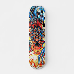 Tätowierblauer Drache und Flammenorb-Cartoon Skateboard