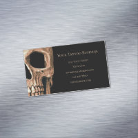 Tätowierstudio mit halbem Totenkopf in gotischem b