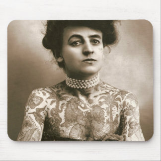 Tätowierte Dame mit Perlen-Vintager Mousepad
