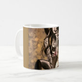 Tätowierte Frau in Gold Kaffeetasse (Vorderseite Links)
