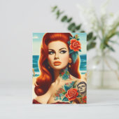 Tätowierte Rotschopf-Pin-up Postkarte (Stehend Vorderseite)