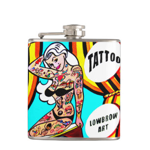 tätowierter blonder Pinup Flachmann