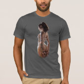 TÄTOWIERTER BRUNETTE. T-Shirt (Vorderseite)