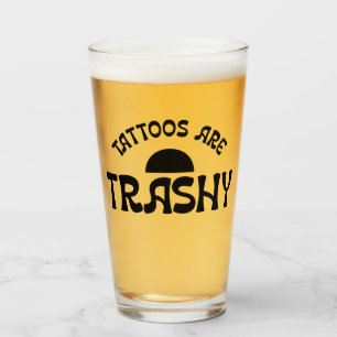 Tätowierungen sind schäbig Lustige schwarze Typogr Glas