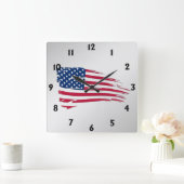 Tattered American Flag Quadratische Wanduhr (Zuhause)