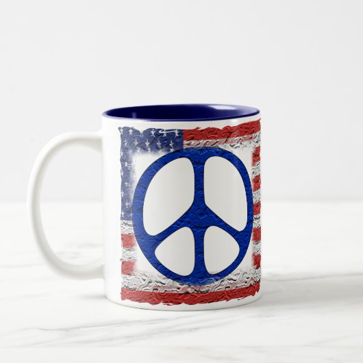 Tattered Friedensflagge Zweifarbige Tasse (Links)