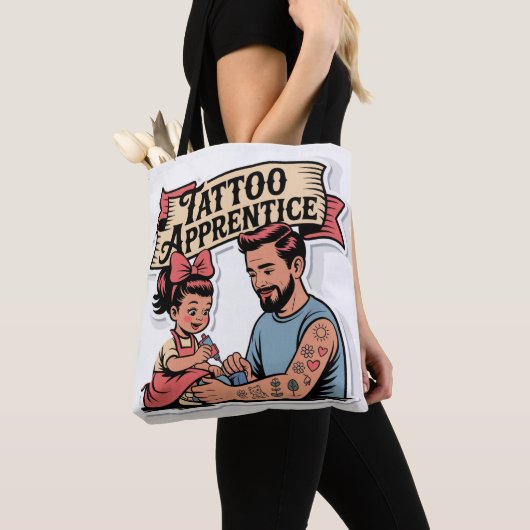Tattoo Apprentice - Niedlicher Cartoon Vater & Toc Tasche (Von Nahem)