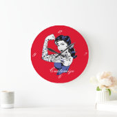 Tattoo Girl Arm Up Thunder_Cove Große Wanduhr (Zuhause)