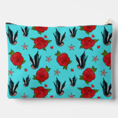 Tattoo Swallow Vögel und Rose Monogramm Zubehörtasche (Rückseite)