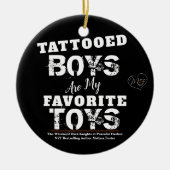 Tattooed Boys sind meine Lieblingsspielzeugschmuck Keramik Ornament (Vorne)