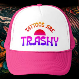 Tattoos sind schmutzig - Helle Rainbow-Typografie Truckerkappe