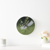 Tau bedeckte Darner Libelle Runde Wanduhr (Zuhause)