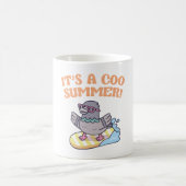 Taube auf Surfbrett mit Coo Summer Funny Kaffeetasse (Mittel)