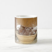 Taube in ihrer Nest-Schüssel-Tasse Kaffeetasse (Mittel)