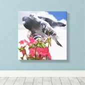 Taube und rosa Geransche Blume Leinwanddruck (Insitu (Holzboden))