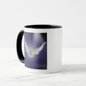 Taubenfliegen durch Lichtstrahl Tasse (Vorderseite Links)