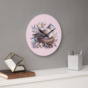 Taubennest in Rosa mit Blumen und Olivenzweigen Große Wanduhr