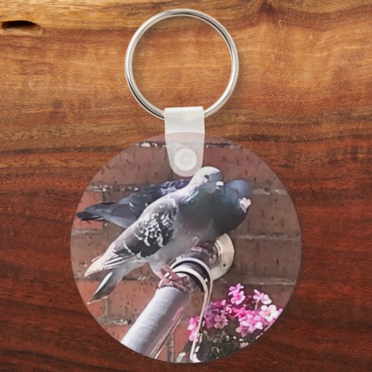 Taubenpaare und rosa Blume Schlüsselanhänger (Rückseite)
