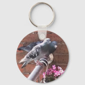 Taubenpaare und rosa Blume Schlüsselanhänger (Rückseite)