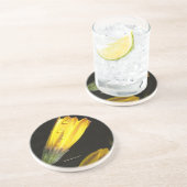 Taubentropfen auf einer gelben Daisy - Untersetzer (Seite)