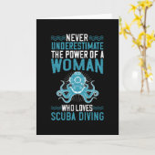 Tauchen - Diving Woman nie unterschätzen Karte (Gelbe Blume)