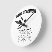 Tauchen in Koffein Runde Wanduhr (Winkel)