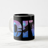 TAUCHEN mit Tauchern, die das Wort schreiben Zweifarbige Tasse (Vorderseite Links)