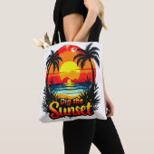 Tauchen Sie ein in den Sunset Volleyball Tee - Per Tasche (Von Nahem)