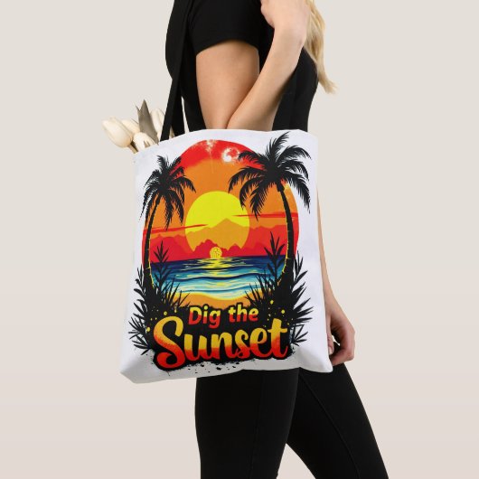 Tauchen Sie ein in den Sunset Volleyball Tee - Per Tasche (Von Nahem)