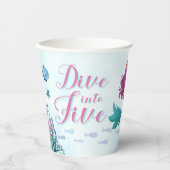 Tauchen Sie ein in fünf blaue Meerjungfrauen 5. Ge Pappbecher (Vorderseite)