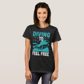 Tauchen, um sich frei zu fühlen T-Shirt (Vorne ganz)