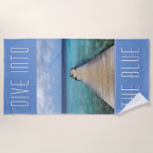 Tauchen wir ins Blau ein (anpassbar) Strandtuch (Vorderseite)