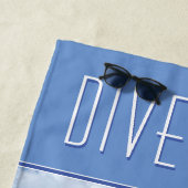 Tauchen wir ins Blau ein (anpassbar) Strandtuch (Beispiel)