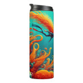 Taucher entdecken lebendiges Korallenriff Thermosbecher (Nach rechts gedreht)