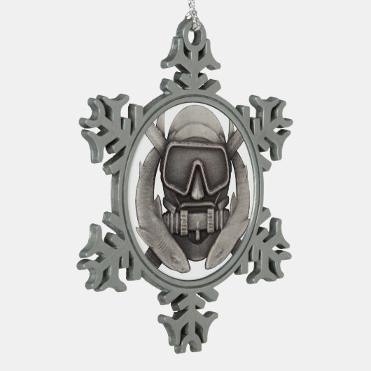 Taucher Spezifikt. Ops Schneeflocken Zinn-Ornament (Links)