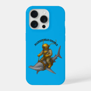 Tauchhelm-Taucher reitet auf einem Hammerhai URM iPhone 15 Pro Hülle