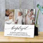 Taufe der taufenden modernen Fotocollage Keepake Fotoplatte<br><div class="desc">Stilvolle,  moderne Collage-Plakette aus Foto. ''Baptized'' wird in einem ausgeklügelten typografischen Skript mit stilvollen handgeschriebenen Schriften auf weißem Hintergrund vorgestellt. Mit dem Namen,  dem Datum,  dem Ort der Taufe und den Namen der Pateltern,  ideal als Geschenk oder Sakraleien.</div>