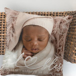 Taufe Einfache Elegante Modernes Heart Baby Foto Kissen<br><div class="desc">Dieses einfache und moderne Design besteht aus Serifentypografie und fügen Sie ein individuelles Foto,  den Namen des Babys und Monat und Jahr der Taufe</div>