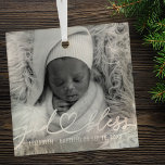 Taufe Einfache Elegante Modernes Heart Baby Foto Ornament Aus Glas<br><div class="desc">Dieses einfache und moderne Design besteht aus Serifentypografie und fügen Sie ein individuelles Foto,  den Namen des Babys und Monat und Jahr der Taufe</div>