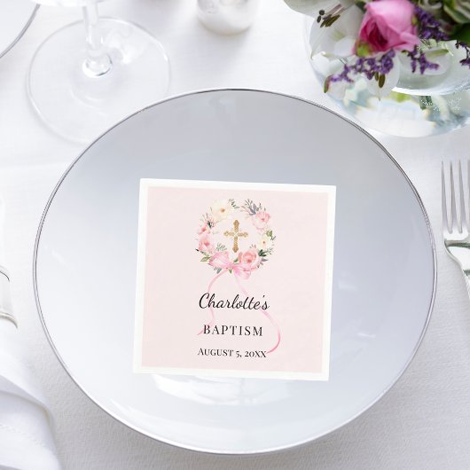 Taufe errötend rosa Mädchen Blumenkranz Kreuz Serviette