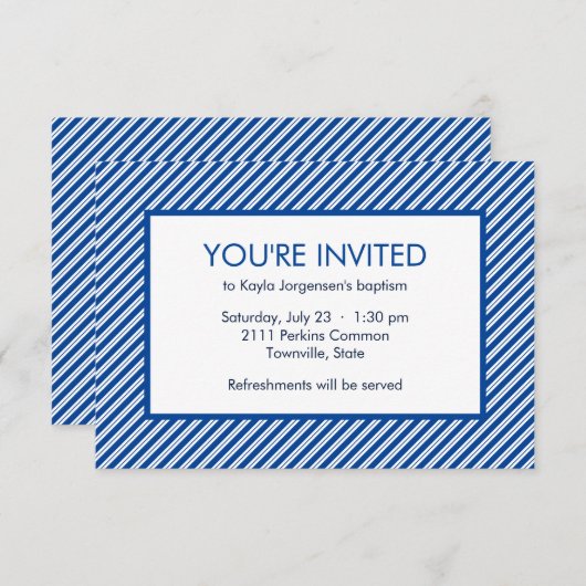 Taufe Minimalistisch-blau-weiße Diagonalstreifen Einladung (Vorne/Hinten)