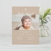 Taufe mit Minimalistischem beige Foto Einladung (Stehend Vorderseite)