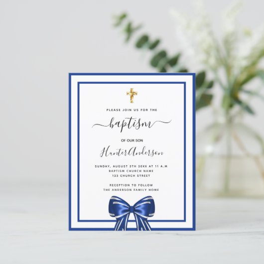 Taufsjunge Königsblauer weißer Bogen Einladung (Stehend Vorderseite)