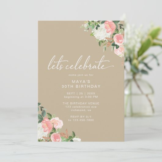 Taupe Beige & Blush Pink | Moderner Blumengeburt Einladung (Stehend Vorderseite)