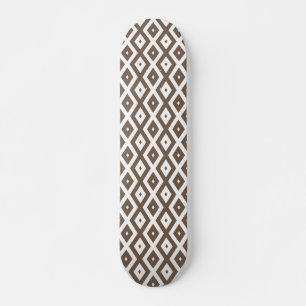 Taupe-braunes und weißes Diamantmuster Skateboard