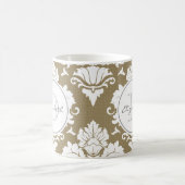 Taupe Damask Mit Monogramm Tasse (Mittel)