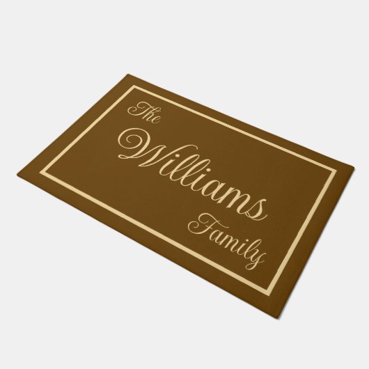 Taupe Elegant Script Family Name Welcome Gift Fußmatte (Schrägansicht)