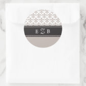 Taupe Lilie Wedding Monogram Sticker. Runder Aufkleber (Tasche)