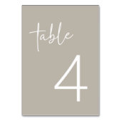 Taupe Minimalistisch Script Brautparty Flat Tischnummer (Vorderseite)
